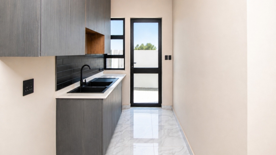 5 Bedroom Property for Sale in Meerhof North West